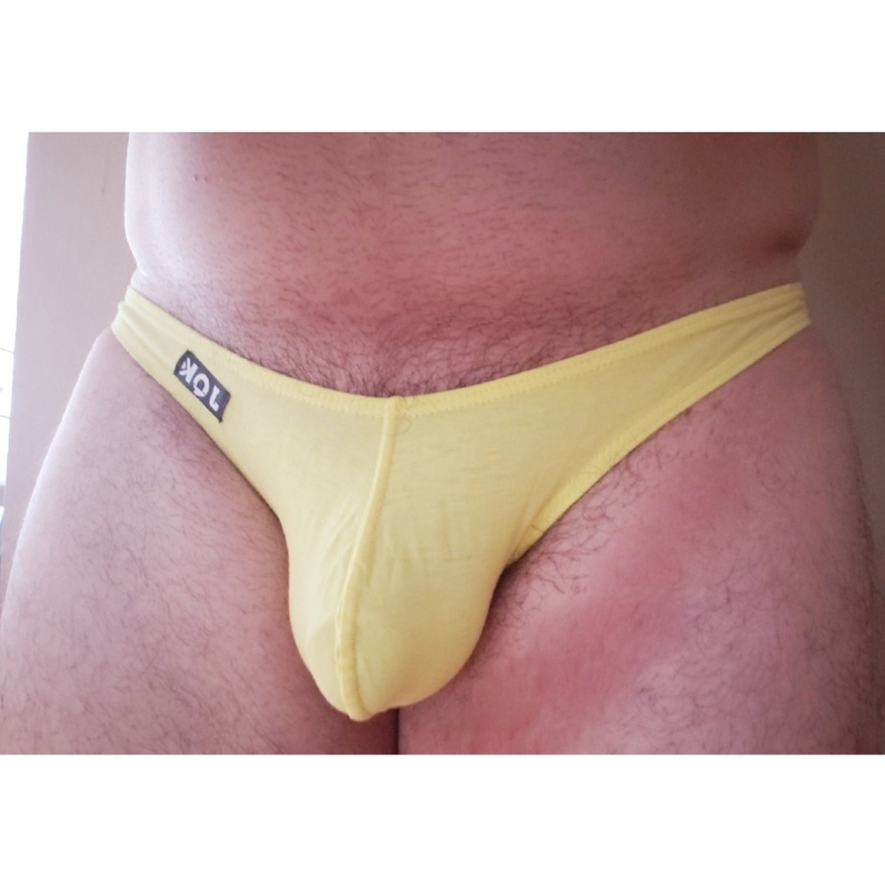 JQK Mens Yellow Thong size XL